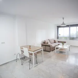 Apartamento En La Carihuela Con Piscina Y Parking, Al Lado De La Playa Apartamento